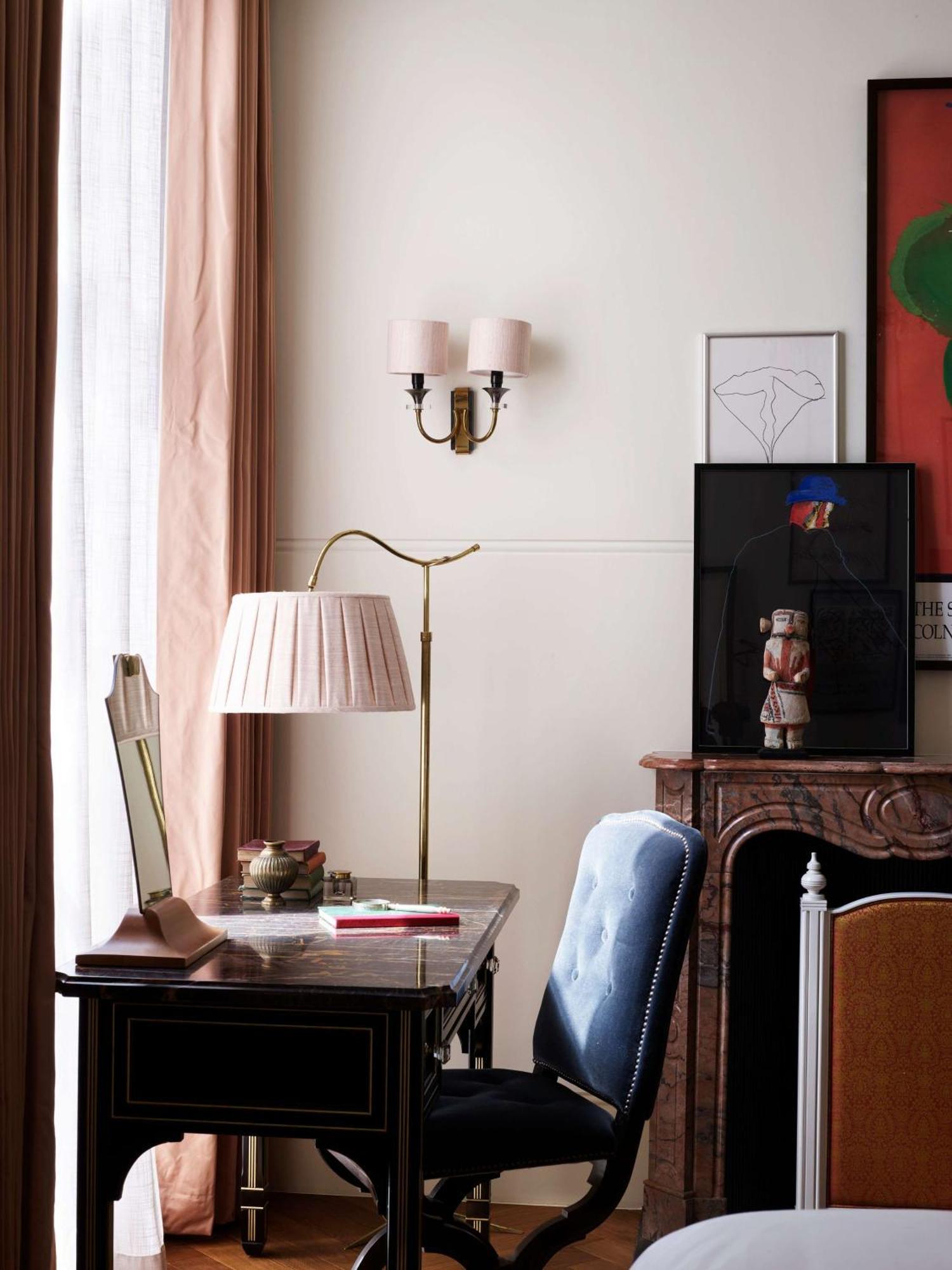 Nomad London Hotel Екстериор снимка A wall light