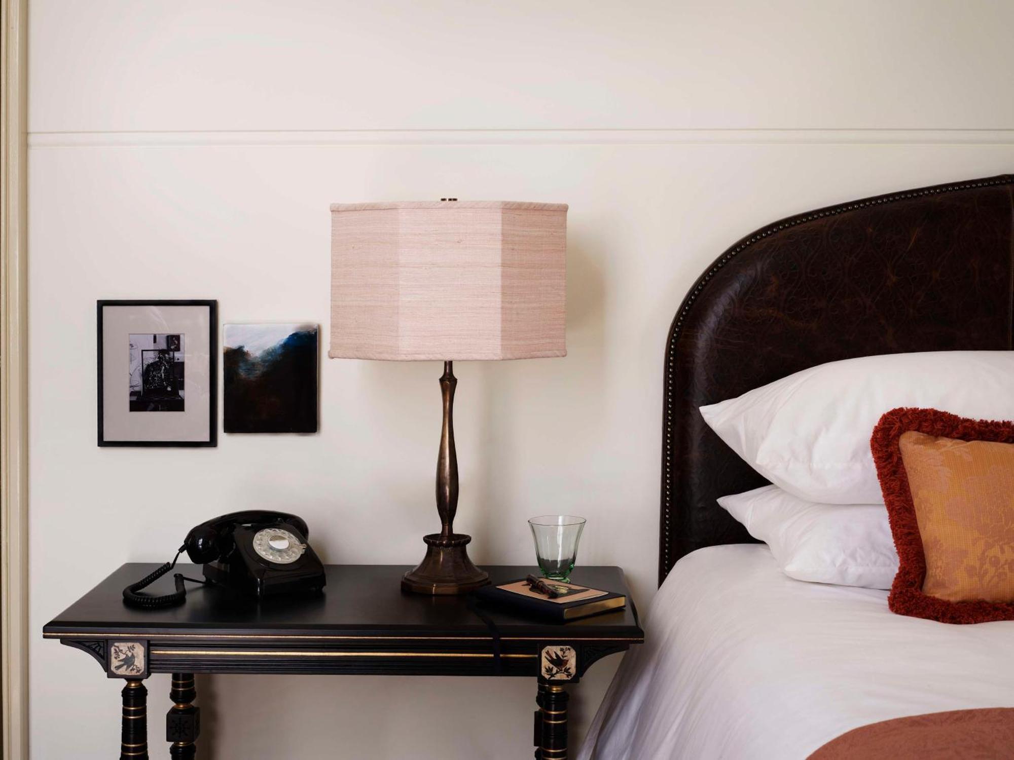 Nomad London Hotel Екстериор снимка A bedside table