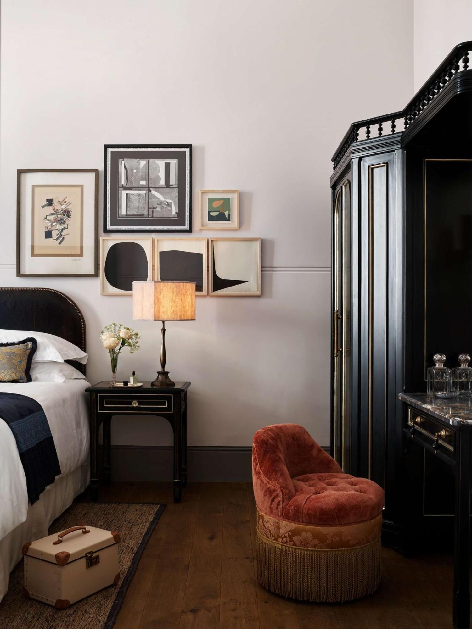 Nomad London Hotel Екстериор снимка A bedroom at The Ivy Hotel